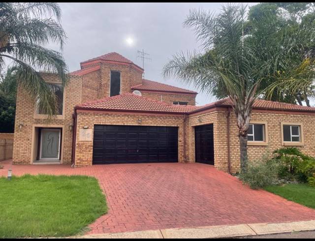 5 BEDROOM HOUSE FOR SALE IN ELDOGLEN